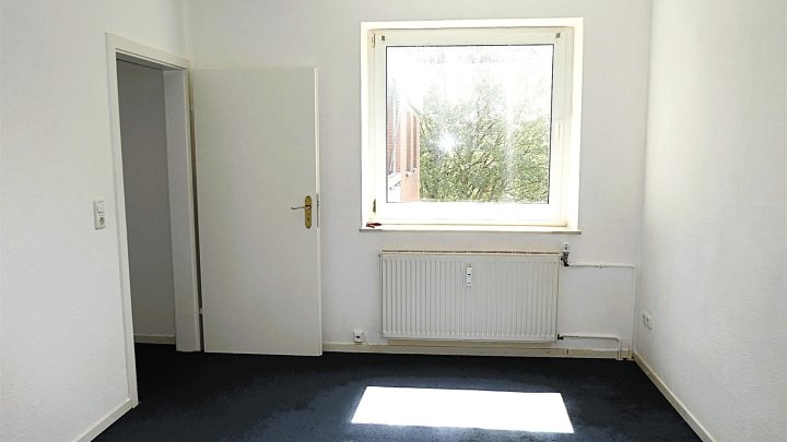 Ostseebad Eckernförde: Bezugsfreie 3-Zimmer-ETW mit sonniger Loggia + Stellplatz OTTO STÖBEN GMBH