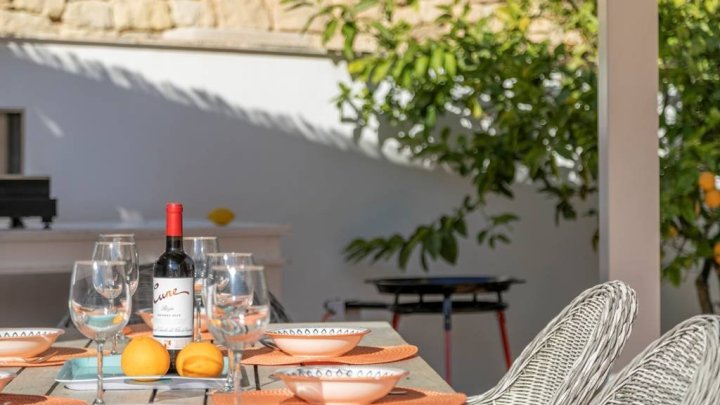 Villa mit 3 Schlafzimmern, 2 Bädern, Privatpool, Garage und  Panoramablick auf die Küste und das Meer