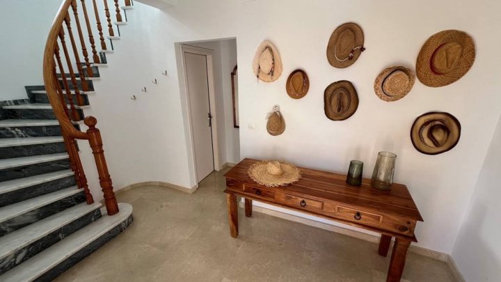 Villa mit 3 Schlafzimmern, 2 Bädern, Privatpool, Garage und  Panoramablick auf die Küste und das Meer