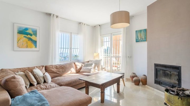 Villa mit 3 Schlafzimmern, 2 Bädern, Privatpool, Garage und  Panoramablick auf die Küste und das Meer