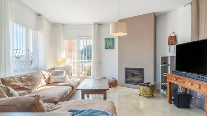 Villa mit 3 Schlafzimmern, 2 Bädern, Privatpool, Garage und  Panoramablick auf die Küste und das Meer