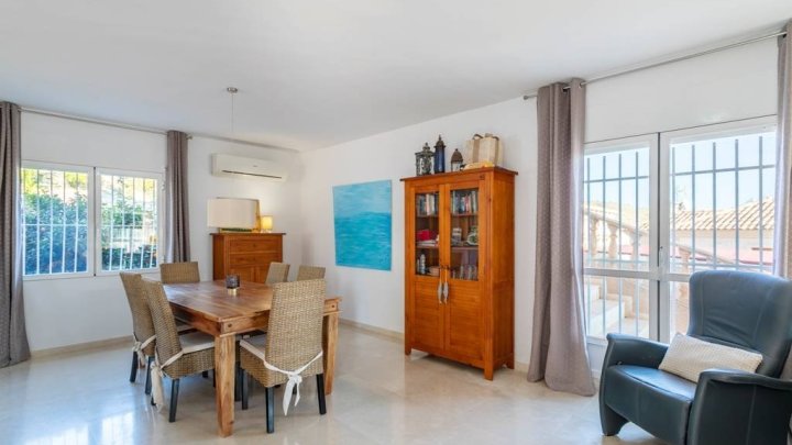 Villa mit 3 Schlafzimmern, 2 Bädern, Privatpool, Garage und  Panoramablick auf die Küste und das Meer