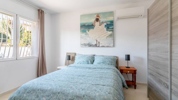 Villa mit 3 Schlafzimmern, 2 Bädern, Privatpool, Garage und  Panoramablick auf die Küste und das Meer