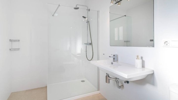 Villa mit 3 Schlafzimmern, 2 Bädern, Privatpool, Garage und  Panoramablick auf die Küste und das Meer