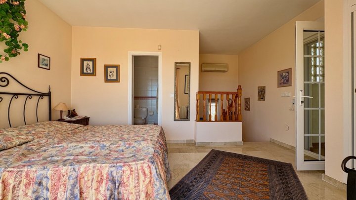 Mediterrane Villa mit 2 Schlafzimmern, 2 Bädern, Privatpool und fantastischem Ausblick