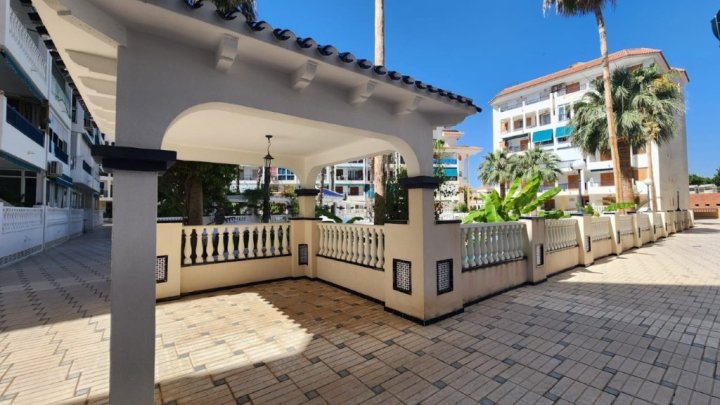 Appartement mit 1 Schlafzimmer, 1 Bad, Tiefgaragenstellplatz und Gemeinschaftspool nur 300 m vom Strand