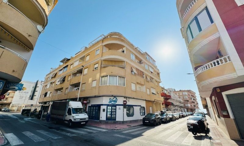 Appartement mit 2 Schlafzimmern und 1 Bad im Zentrum von La Mata nur 100 m vom Strand entfernt