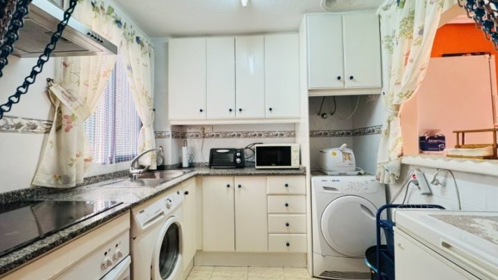 Appartement mit 2 Schlafzimmern und 1 Bad im Zentrum von La Mata nur 100 m vom Strand entfernt