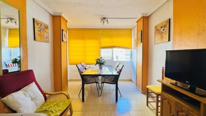 Appartement mit 2 Schlafzimmern und 1 Bad im Zentrum von La Mata nur 100 m vom Strand entfernt