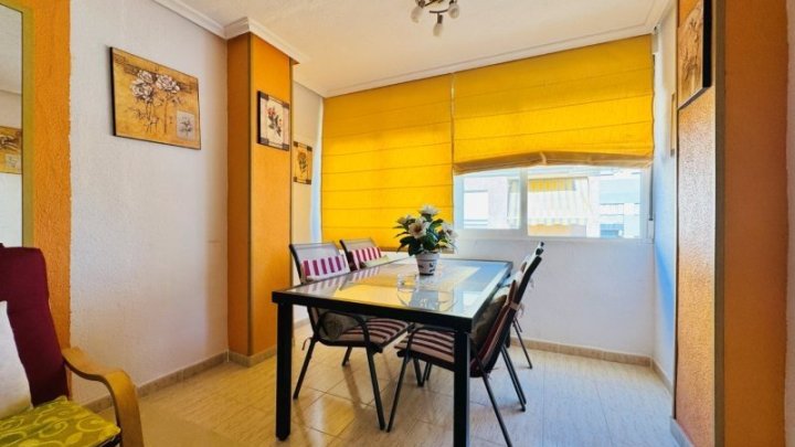 Appartement mit 2 Schlafzimmern und 1 Bad im Zentrum von La Mata nur 100 m vom Strand entfernt