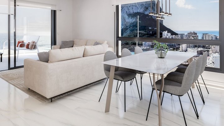 Maisonette-Wohnungen mit 3 Schlafzimmern, 3 Bädern, Klimaanlage, Fußbodenheizung in Bädern, Kfz-Stellplatz und Meerblick in erster Linie am Strand