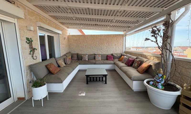 Renovierte Maisoette-Wohnung mit 50 m² Terrasse und Meer- und Burgblick im Zentrum von Dénia