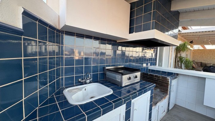 Renovierte Maisoette-Wohnung mit 50 m² Terrasse und Meer- und Burgblick im Zentrum von Dénia