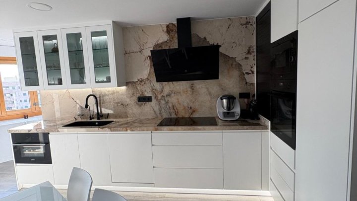 Renovierte Maisoette-Wohnung mit 50 m² Terrasse und Meer- und Burgblick im Zentrum von Dénia