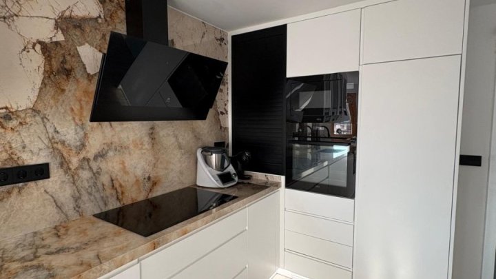Renovierte Maisoette-Wohnung mit 50 m² Terrasse und Meer- und Burgblick im Zentrum von Dénia