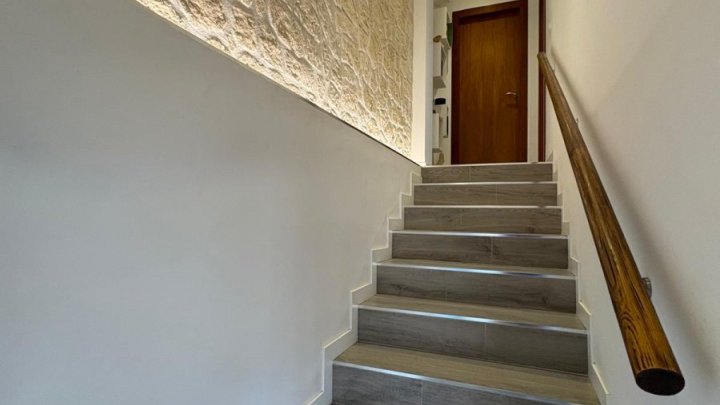 Renovierte Maisoette-Wohnung mit 50 m² Terrasse und Meer- und Burgblick im Zentrum von Dénia