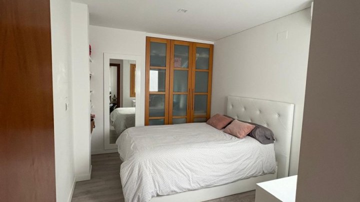 Renovierte Maisoette-Wohnung mit 50 m² Terrasse und Meer- und Burgblick im Zentrum von Dénia