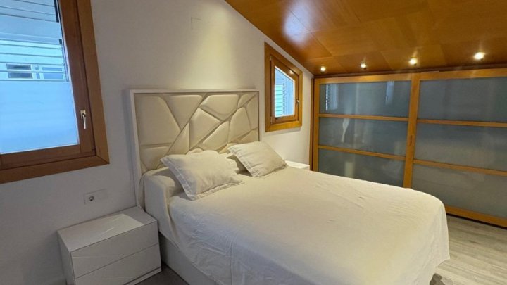Renovierte Maisoette-Wohnung mit 50 m² Terrasse und Meer- und Burgblick im Zentrum von Dénia