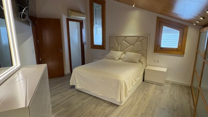 Renovierte Maisoette-Wohnung mit 50 m² Terrasse und Meer- und Burgblick im Zentrum von Dénia