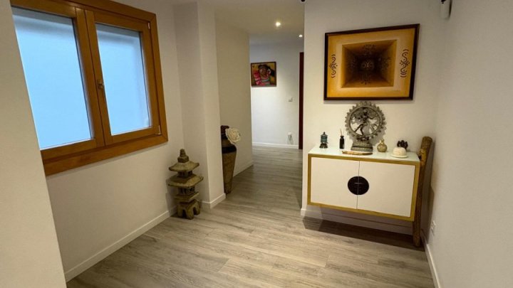Renovierte Maisoette-Wohnung mit 50 m² Terrasse und Meer- und Burgblick im Zentrum von Dénia