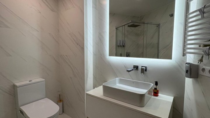 Renovierte Maisoette-Wohnung mit 50 m² Terrasse und Meer- und Burgblick im Zentrum von Dénia