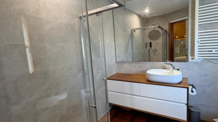 Renovierte Maisoette-Wohnung mit 50 m² Terrasse und Meer- und Burgblick im Zentrum von Dénia