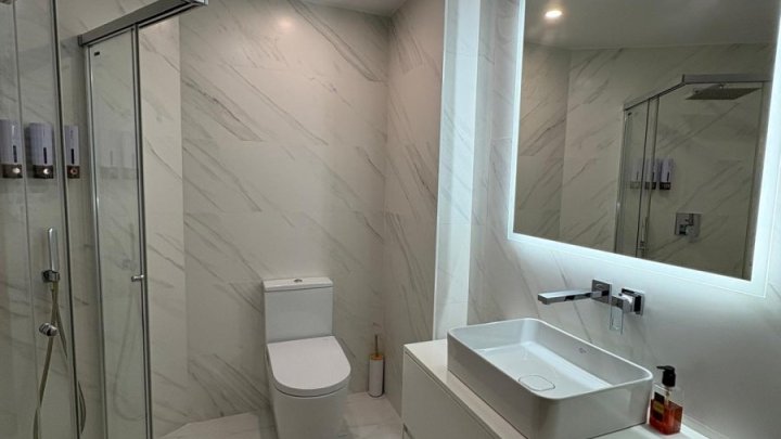 Renovierte Maisoette-Wohnung mit 50 m² Terrasse und Meer- und Burgblick im Zentrum von Dénia