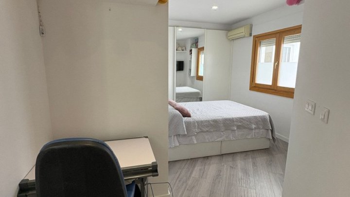 Renovierte Maisoette-Wohnung mit 50 m² Terrasse und Meer- und Burgblick im Zentrum von Dénia