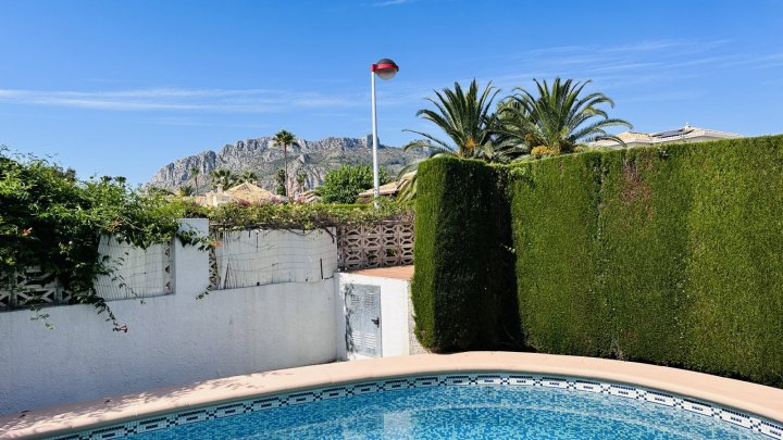 Schöne Villa mit Pool, Klima und Zentralheizung, alles auf einer Ebene, Rollstuhl geeignet, gute Vermietbarkeit