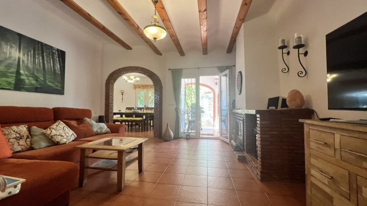 Schöne Villa mit Pool, Klima und Zentralheizung, alles auf einer Ebene, Rollstuhl geeignet, gute Vermietbarkeit
