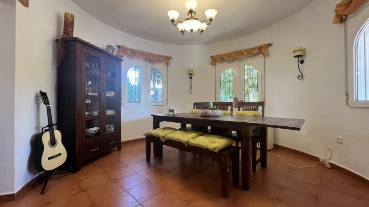 Schöne Villa mit Pool, Klima und Zentralheizung, alles auf einer Ebene, Rollstuhl geeignet, gute Vermietbarkeit