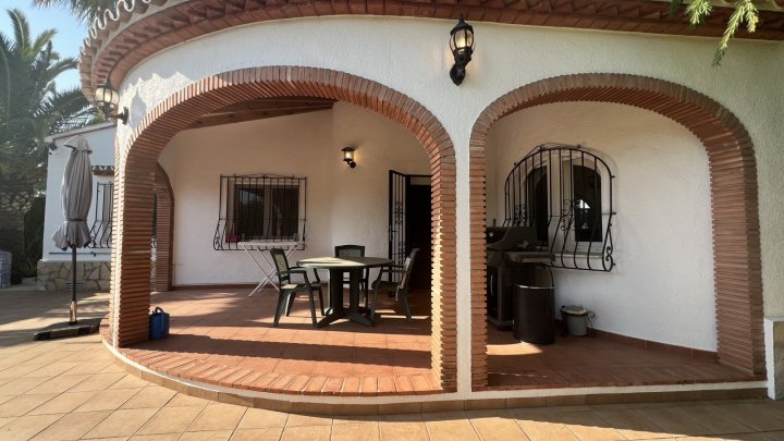 Schöne Villa mit Pool, Klima und Zentralheizung, alles auf einer Ebene, Rollstuhl geeignet, gute Vermietbarkeit