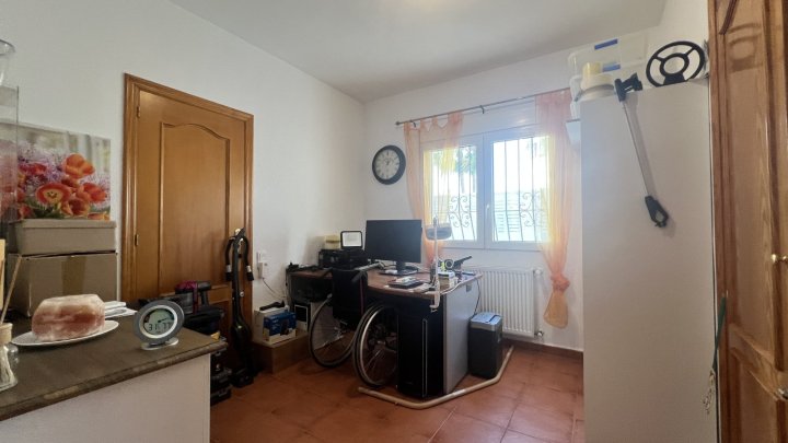 Schöne Villa mit Pool, Klima und Zentralheizung, alles auf einer Ebene, Rollstuhl geeignet, gute Vermietbarkeit