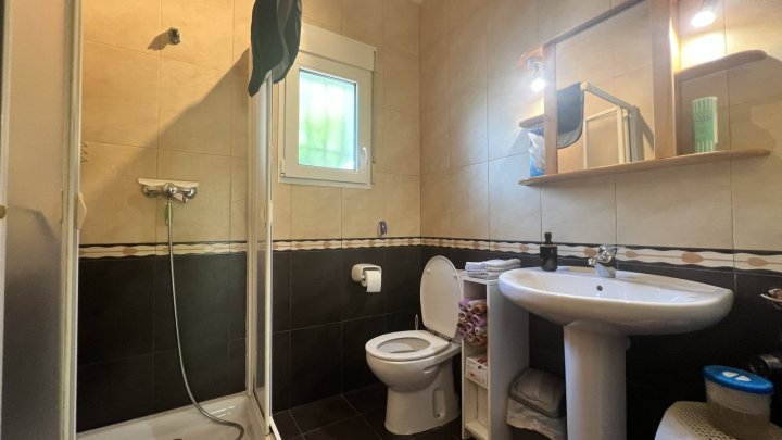 Schöne Villa mit Pool, Klima und Zentralheizung, alles auf einer Ebene, Rollstuhl geeignet, gute Vermietbarkeit