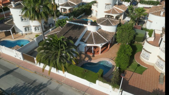 Schöne Villa mit Pool, Klima und Zentralheizung, alles auf einer Ebene, Rollstuhl geeignet, gute Vermietbarkeit