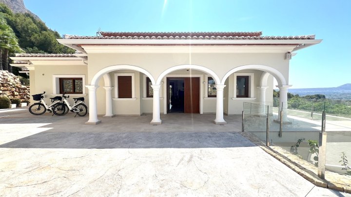 Traumhaft gelegene Luxusvilla in Javea - Südseite Montgo mit vielen Extras und herrlicher Aussicht