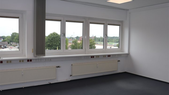Gute Aussichten: Zentrale Büroflächen mit Stellplätzen in Neumünster! OTTO STÖBEN!