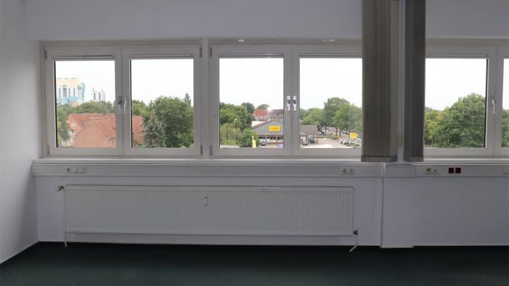 Gute Aussichten: Zentrale Büroflächen mit Stellplätzen in Neumünster! OTTO STÖBEN!