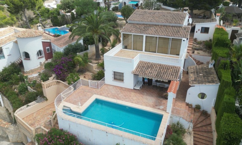 Villa mit herrlichem Meerblick, stadtnahe, 2 Wohneinheiten, gr. Garage, BBQ, Wintergarten, Heizung etc.