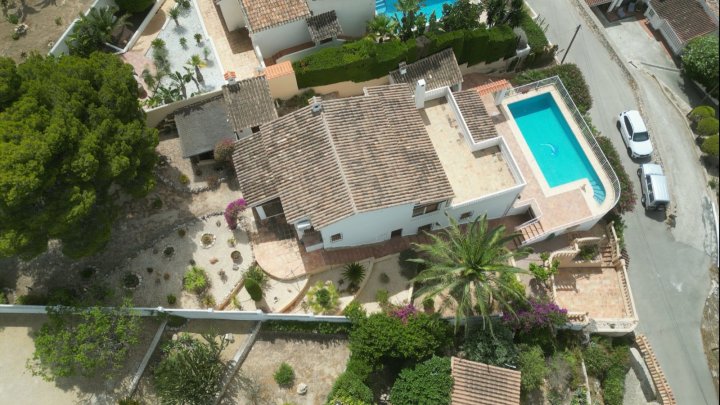 Villa mit herrlichem Meerblick, stadtnahe, 2 Wohneinheiten, gr. Garage, BBQ, Wintergarten, Heizung etc.