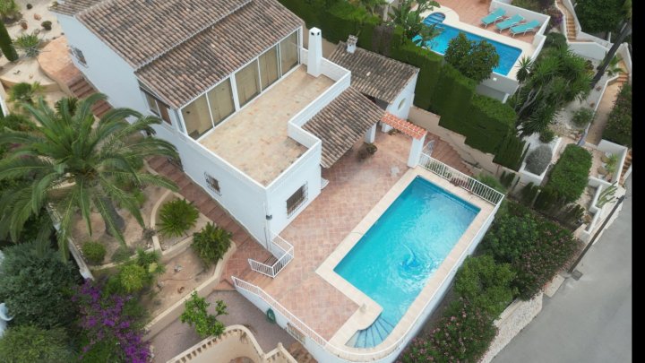 Villa mit herrlichem Meerblick, stadtnahe, 2 Wohneinheiten, gr. Garage, BBQ, Wintergarten, Heizung etc.