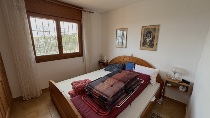 Villa mit herrlichem Meerblick, stadtnahe, 2 Wohneinheiten, gr. Garage, BBQ, Wintergarten, Heizung etc.