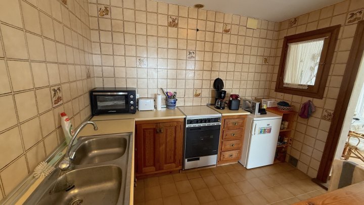 Villa mit herrlichem Meerblick, stadtnahe, 2 Wohneinheiten, gr. Garage, BBQ, Wintergarten, Heizung etc.