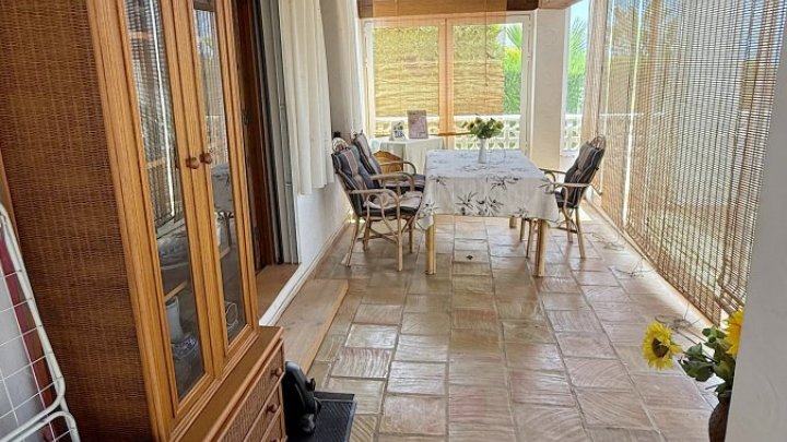 Villa mit herrlichem Meerblick, stadtnahe, 2 Wohneinheiten, gr. Garage, BBQ, Wintergarten, Heizung etc.