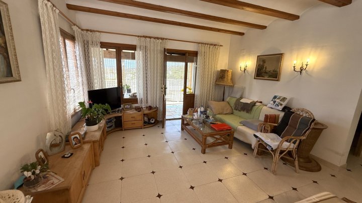 Villa mit herrlichem Meerblick, stadtnahe, 2 Wohneinheiten, gr. Garage, BBQ, Wintergarten, Heizung etc.