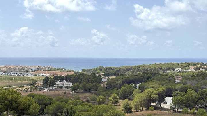 Villa mit herrlichem Meerblick, stadtnahe, 2 Wohneinheiten, gr. Garage, BBQ, Wintergarten, Heizung etc.