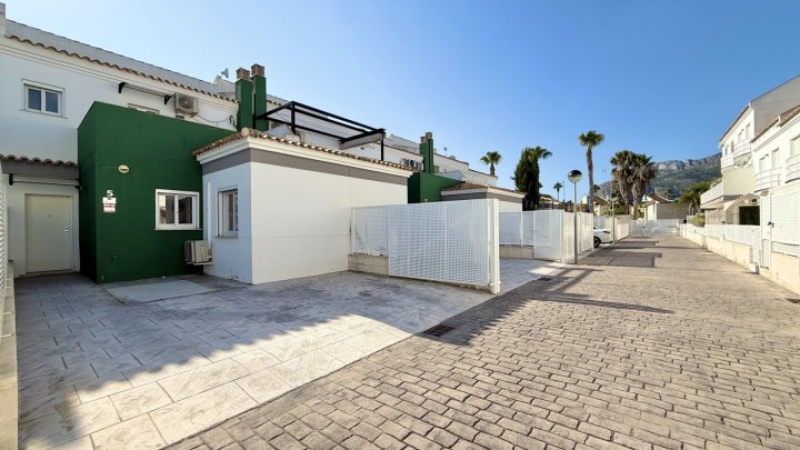 Großes, modernes Reihenhaus mit Gemeinschaftspool in El Vergel