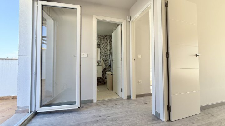 Großes, modernes Reihenhaus mit Gemeinschaftspool in El Vergel