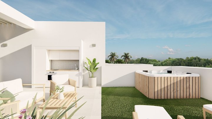 Obergeschoss-Wohnungen mit 2 Schlafzimmern, 2 Bädern, Dachterrasse, Klimaanlage, Einbauküchen mit Elektrogeräten, Kfz-Stellplatz und Gemeinschaftspool
