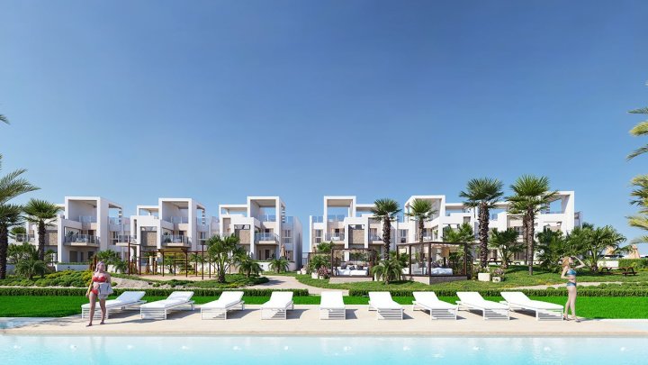 Obergeschoss-Wohnungen mit 2 Schlafzimmern, 2 Bädern, Dachterrasse, Klimaanlage, Einbauküchen mit Elektrogeräten, Kfz-Stellplatz und Gemeinschaftspool